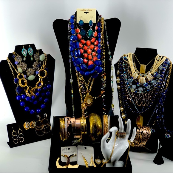 Huge Vintage To Now Jewelry Lot - Picture 1 of 8